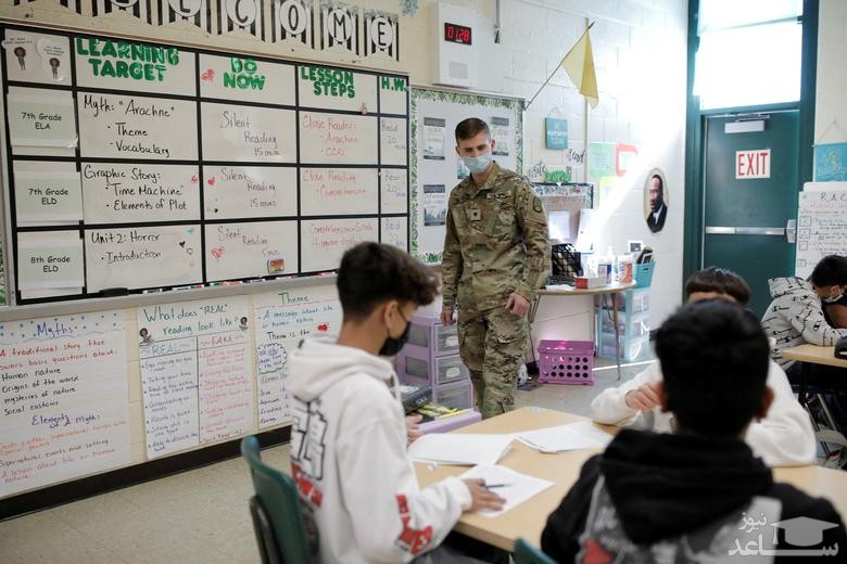 استفاده از نیروهای ارتش برای تدریس در مدارس ایالت "نیومکزیکو" آمریکا با توجه به افزایش شیوع سویه اومیکرون کرونا در بین معلمان و کادر آموزشی/ رویترز