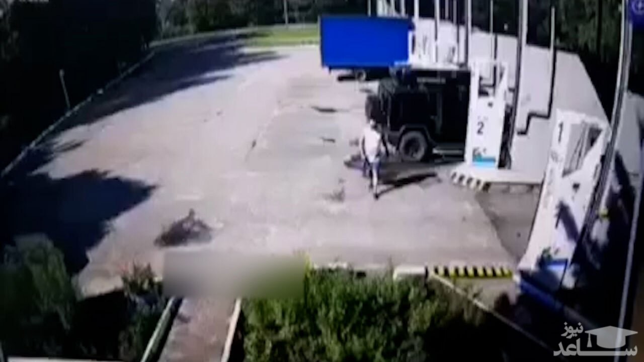 (فیلم) نجات معجزه آسای مرد روسی در انفجار سیلندر پمپ بنزین