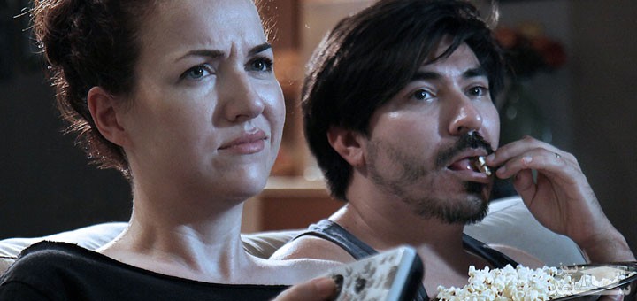 تحریک جنسی زن و شوهر با تماشای فیلم های پورن و مستهجن