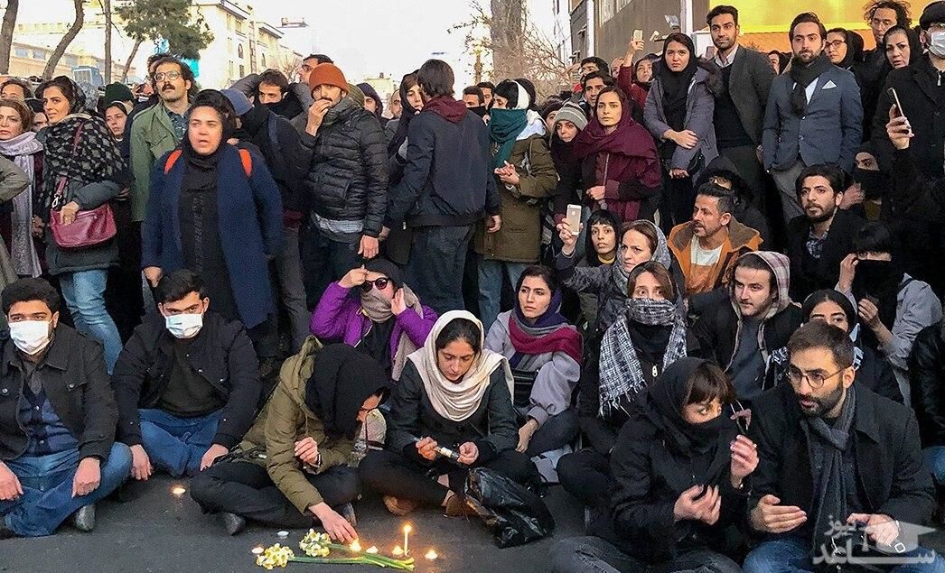 تجمع دانشجویی که به شعارهای تند و پاره کردن عکس حاج قاسم کشید