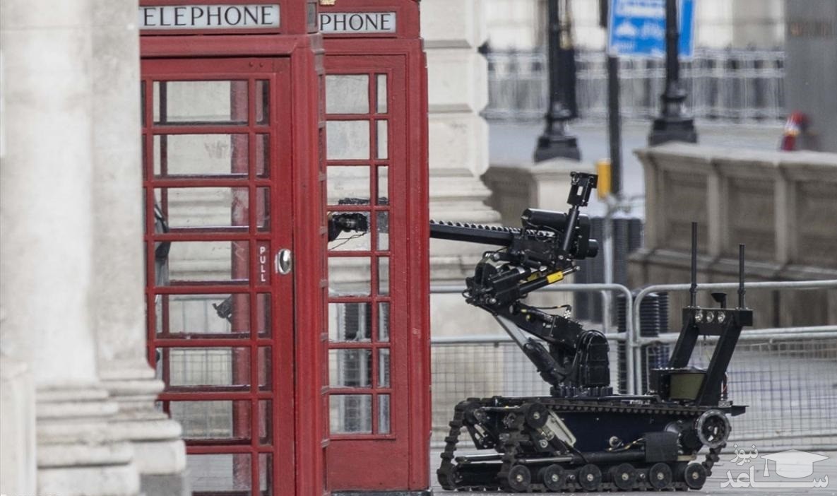 (تصاویر) کشف و انفجار یک بسته مشکوک در خیابان پر رفت و آمد لندن