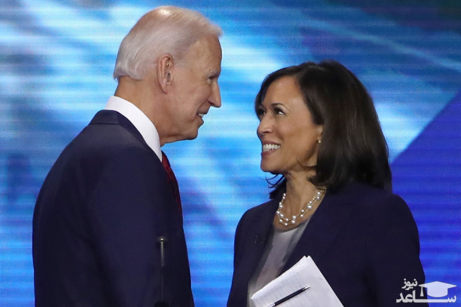 بایدن و کامالا هریس واکسن کرونا تزریق می‌کنند