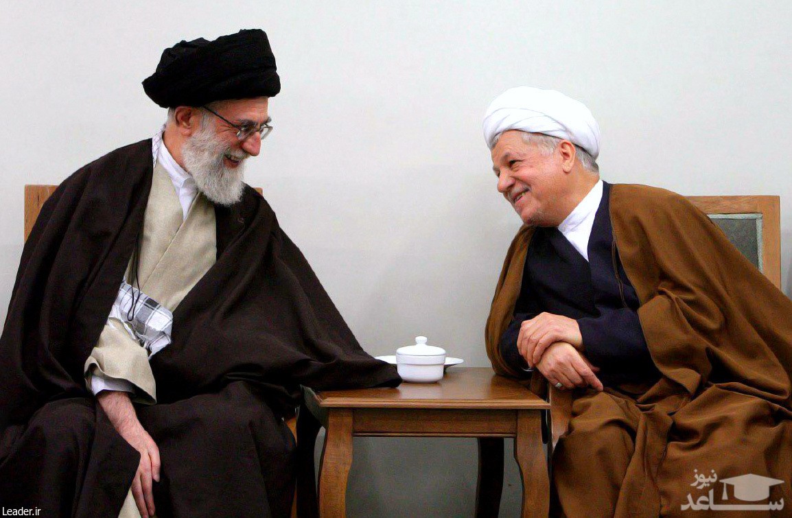 (عکس) فاتحه خوانی رهبر انقلاب بر مزار آیت الله هاشمی