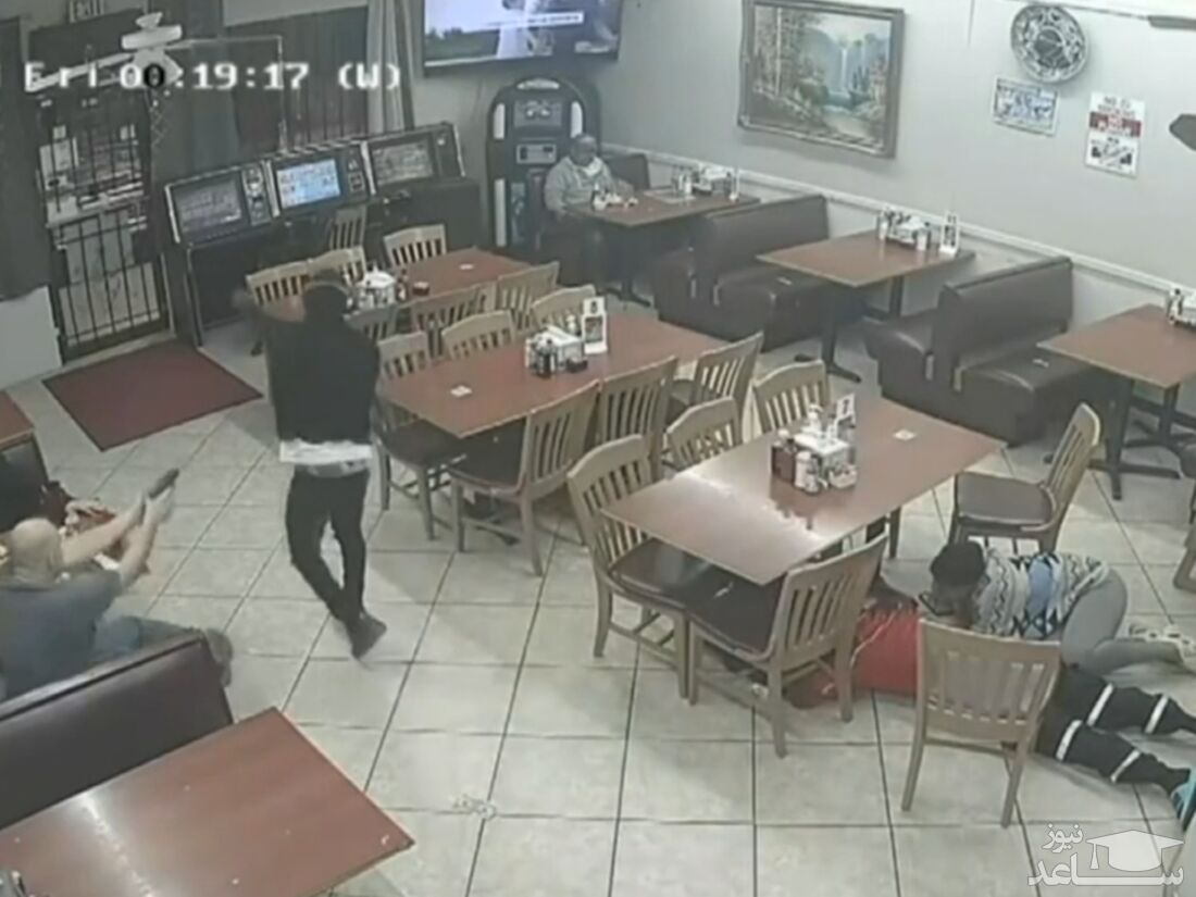 اعدام صحرایی آقای دزد در رستوران با چندین گلوله توسط یک مشتری (فیلم 18+)