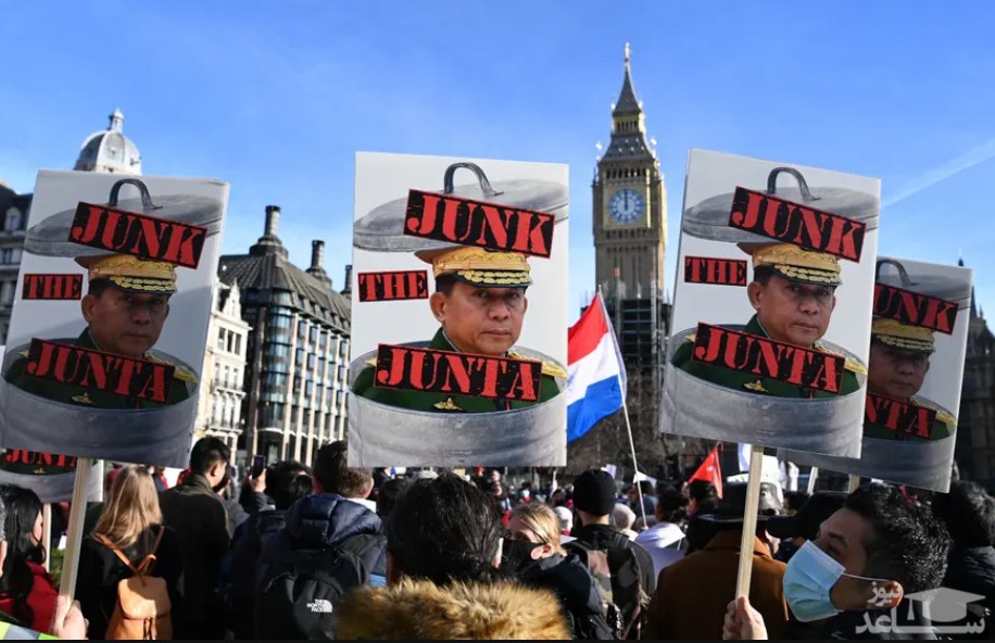 تظاهرات میانماری های ساکن شهر لندن در مقابل ساختمان پارلمان انگلیس در اعتراض به "دیکتاتوری نظامی در میانمار" در نخستین سالگرد کودتای نظامی ارتش میانمار علیه دولت "آنگ سان سوچی"/ EPA