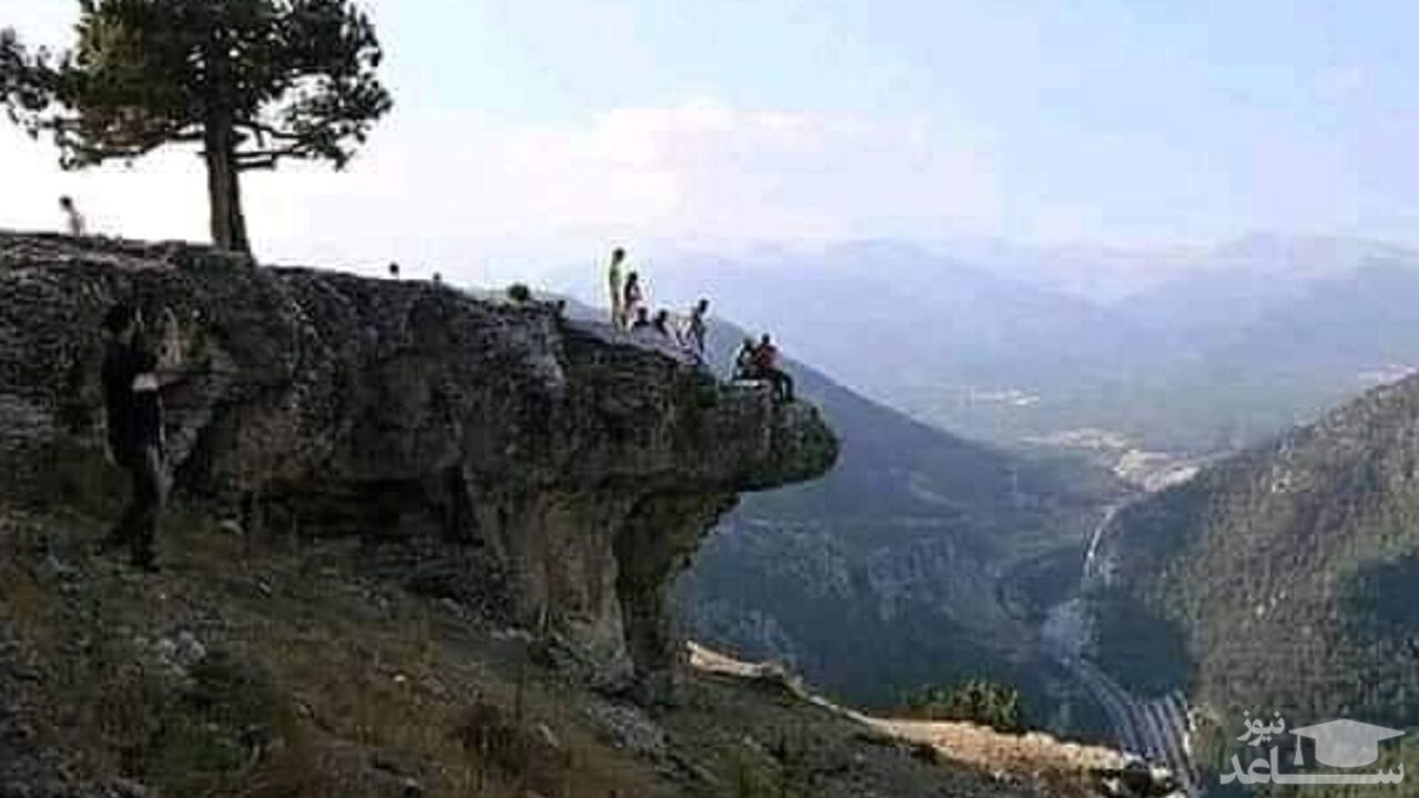 تصاویر خطرناک سه جوان در لبه پرتگاه کاربران را شگفت زده کرد