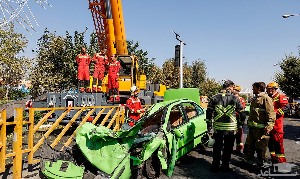 (عکس) سقوط مرگبار جرثقیل در اتوبان بسیج تهران