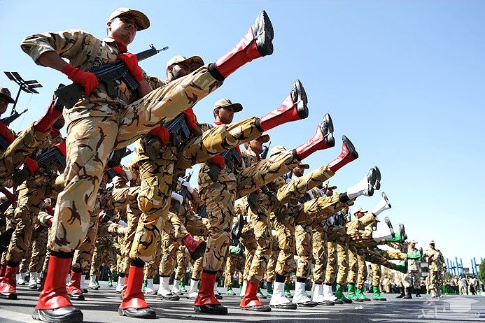 رژه بزرگ روز ارتش آغاز شد