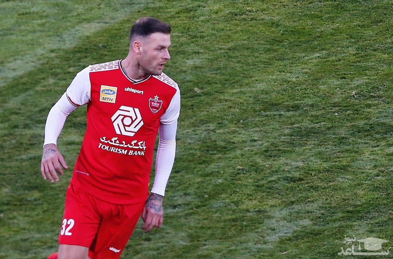 مهاجم پرسپولیس در فرودگاه لندن دستگیر شد