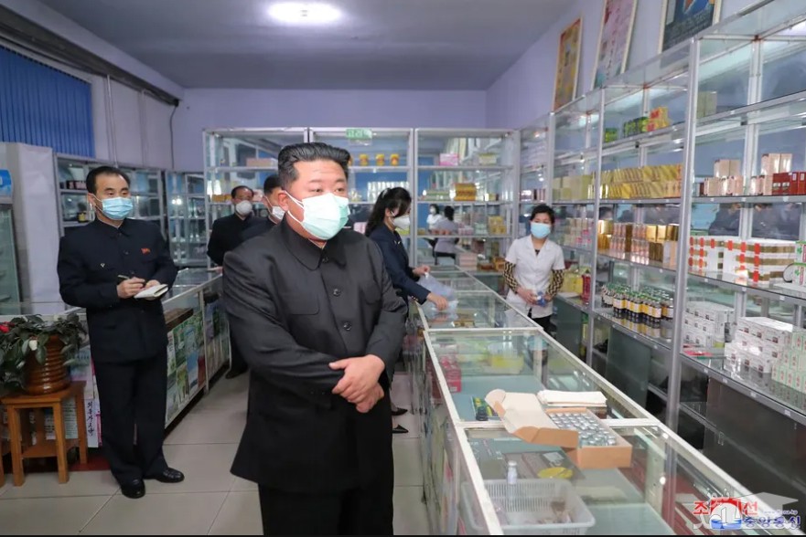 بازدید رهبر کره شمالی از داروخانه های شهر "پیونگ یانگ" در پی شیوع همه گیری ویروس کرونا در این کشور/ خبرگزاری رسمی کره شمالی