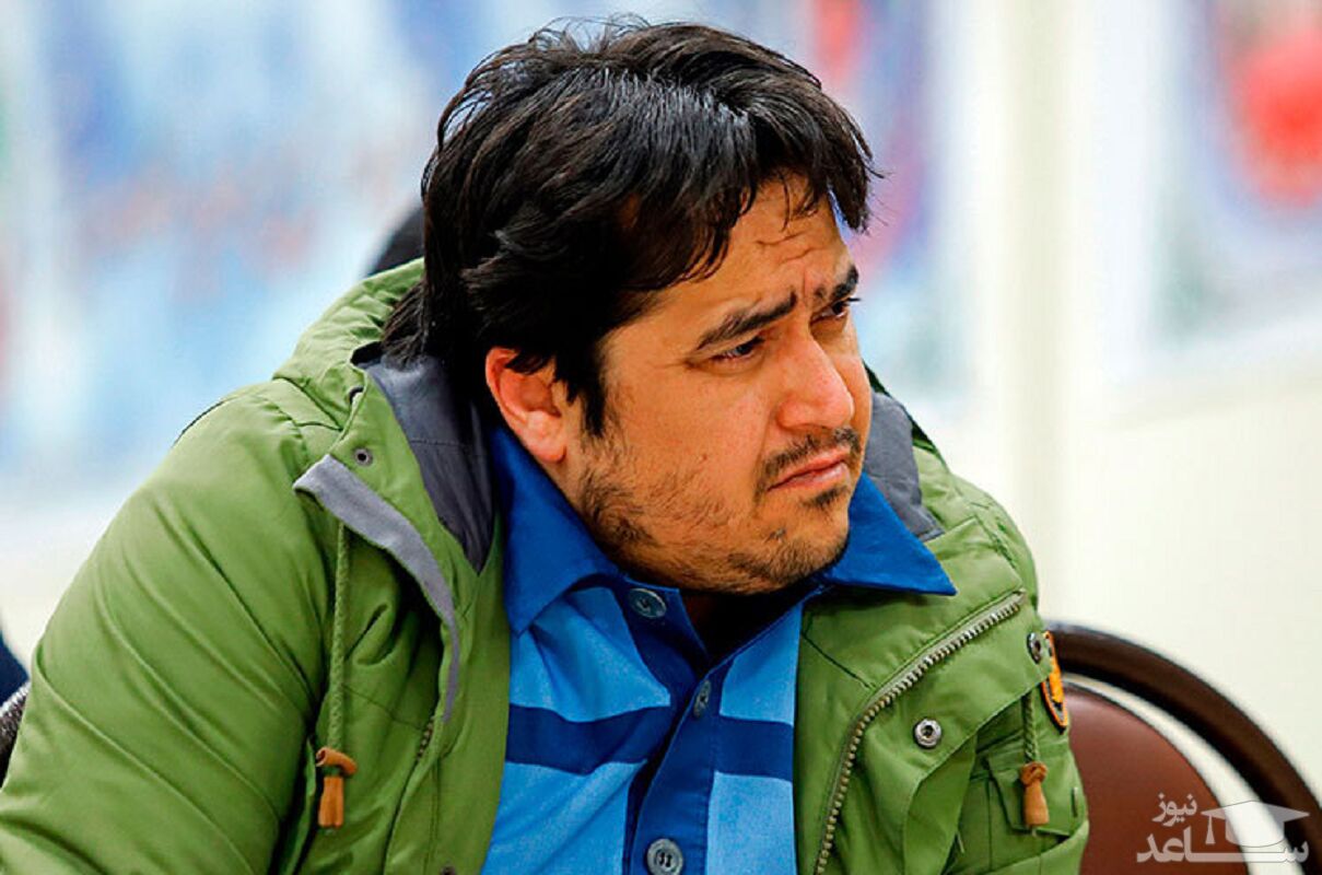 روح‌الله زم با ماسک و دستکش در دادگاه