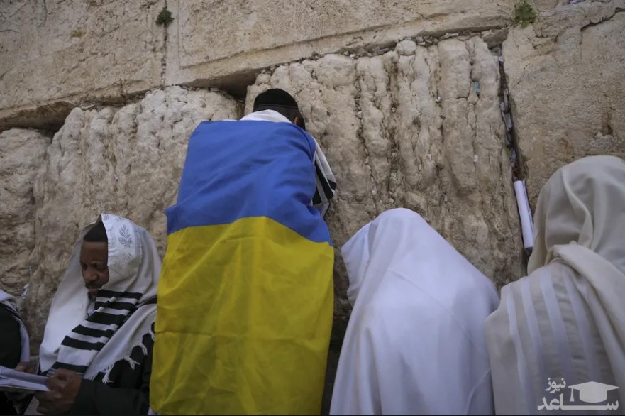 یهودیان ارتدوکس در حال دعا در مقابل دیوار غربی در شهر قدس/ آسوشیتدپرس