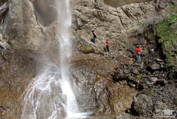 تصویر دیدنی از آبشار یخ‌زده سنگان