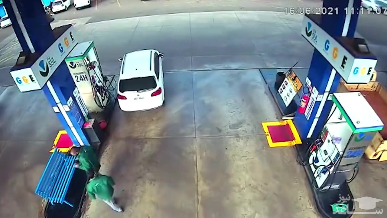 (فیلم) راننده فراموشکار پمپ بنزین را به آتش کشید