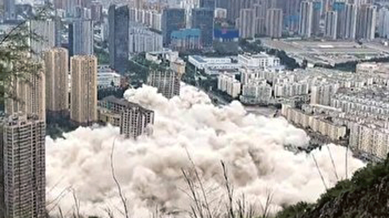 (فیلم) تخریب هولناک ۱۵ آسمان‌خراش در شهر کونمینگ چین 