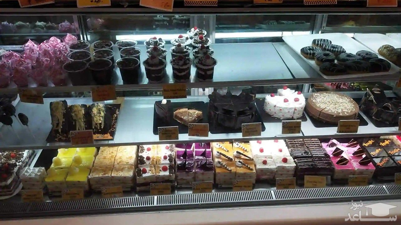 (فیلم) حمله باورنکردنی زنبورها به یک شیرینی فروشی