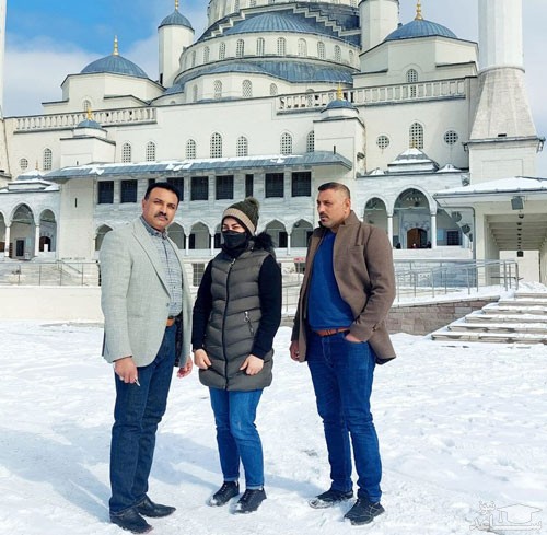 غزل در کنار پدر و عمویش