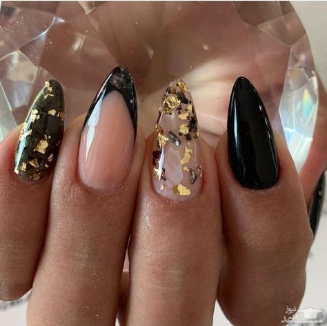 طراحی ناخن با ورق طلا