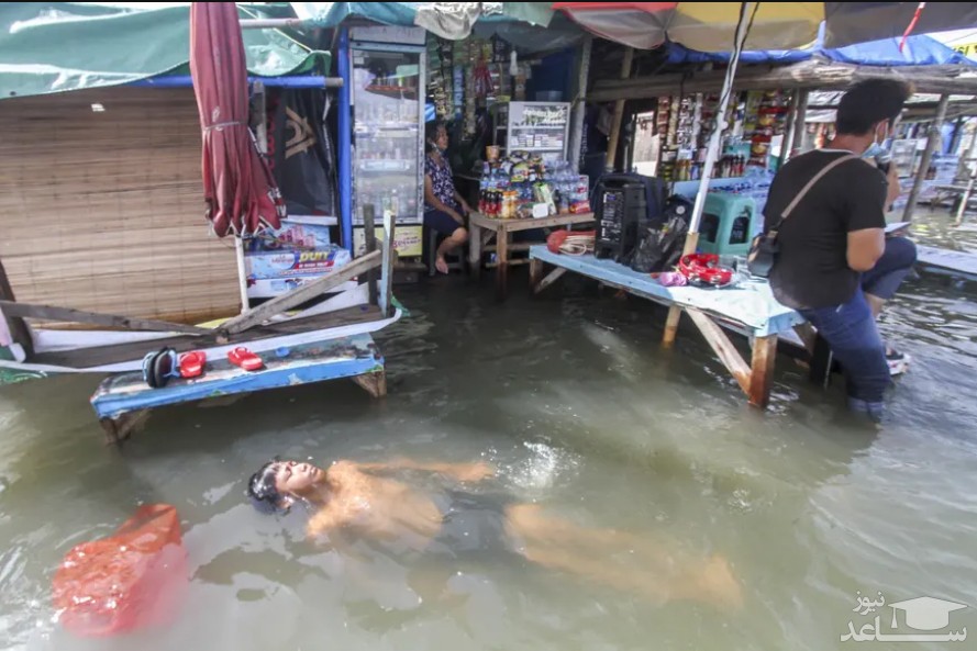 شنا کردن در سیلاب شهر جاکارتا اندونزی/ خبرگزاری آناتولی