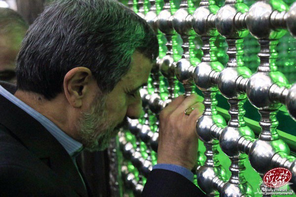 احمدی‌نژاد به حرم رفت؛ یادگار امام استقبال نکرد