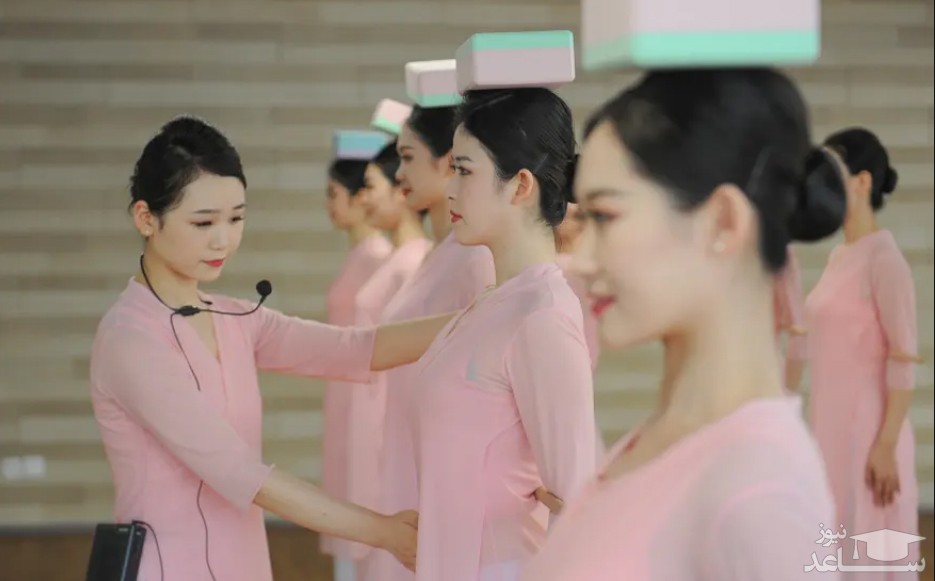 مهمانداران خطوط هوایی " ژجیانگ لونگ" چین برای بازی‌های آسیایی که در ماه سپتامبر برگزار می‌شود، تمرینات سخت بدنی را پشت سر می‌گذارند./ گتی ایمجز