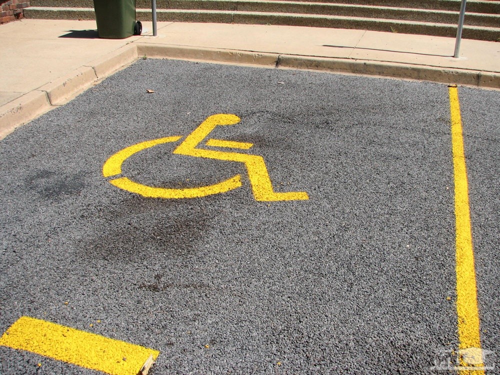 (فیلم) تنبیه خلاقانه مردی که در جای پارک معلولان توقف کرده بود