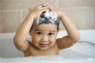 والدین تا چه سنی می‌توانند بچه‌های جنس مخالف را با خود به حمام ببرند؟