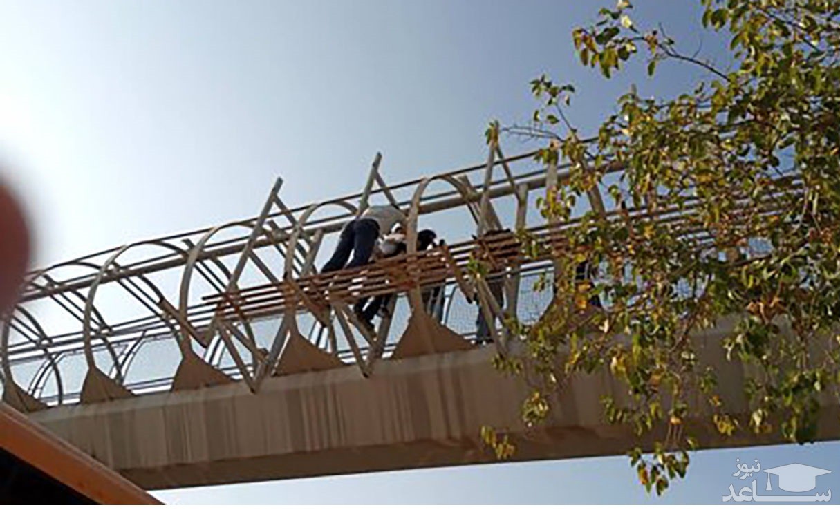 عکس لحظه خودکشی دختر 18 ساله از روی پل عابر در اصفهان