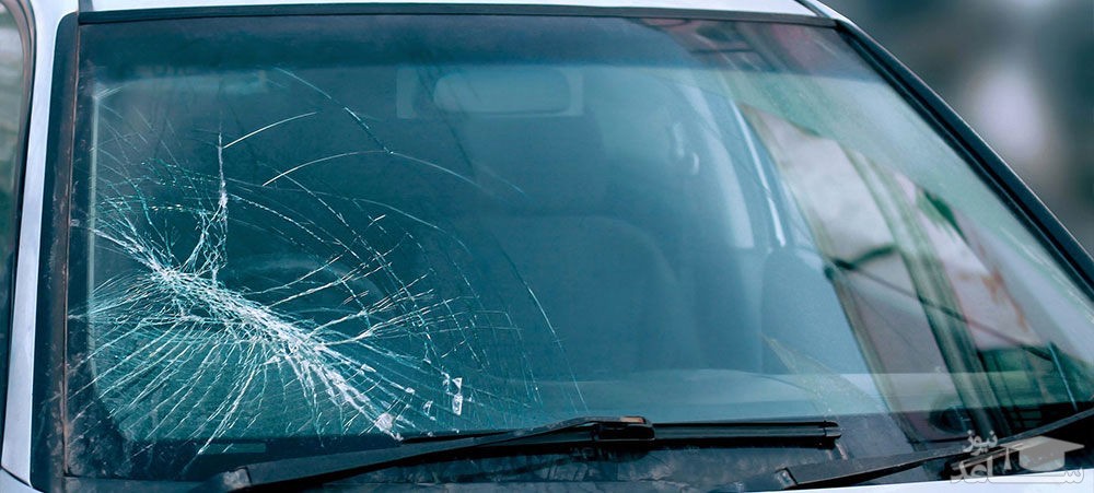 چگونه شیشه ماشین را در تصادف و سانحه بشکنیم؟