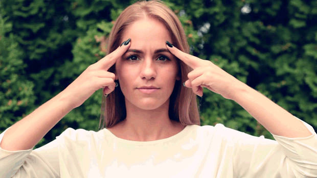 تمرین ورزشی صورت برای لیفت ابروها