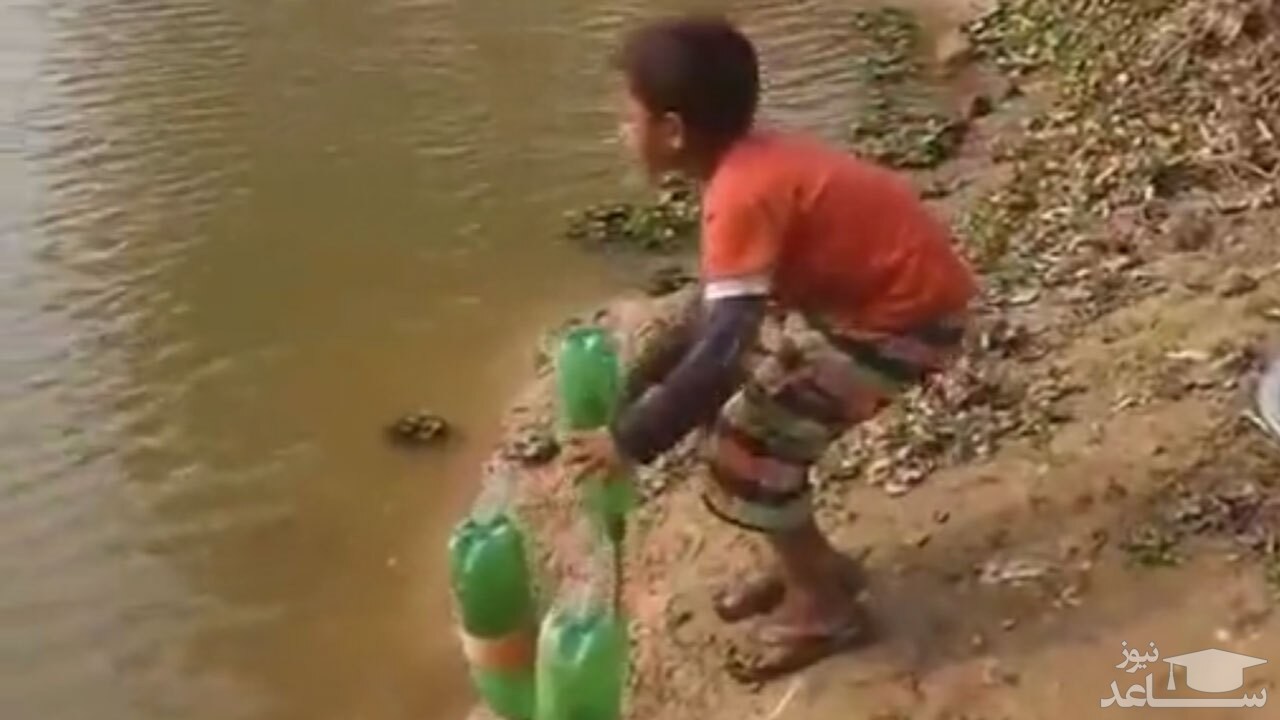 (فیلم) ماهیگیری یک کودک با کمترین امکانات