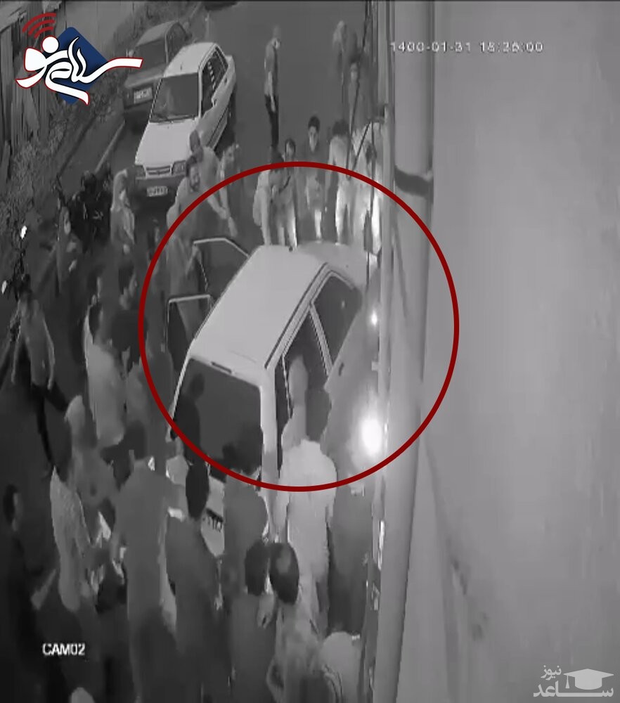 (فیلم) تصادف وحشتناک یک زن با صف نانوایی با پراید!