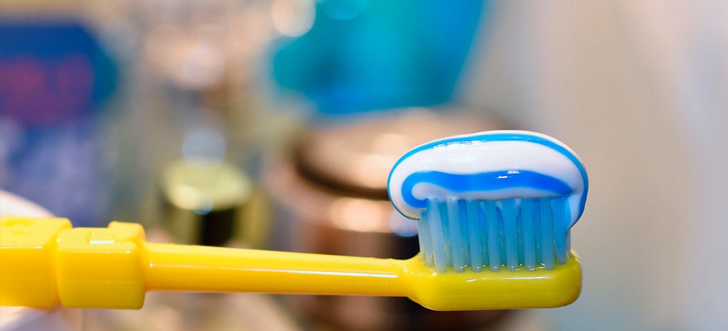 باکتری های روی مسواک می توانند بیشتر از توالت باشند!