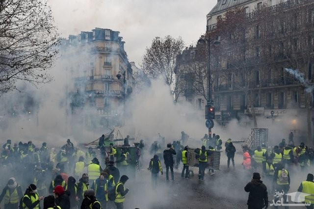 پاریس ملتهب / دولت به اعلام وضعیت فوق‌العاده می‌اندیشد +عکس
