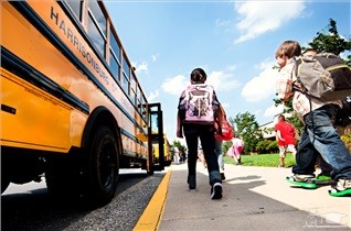 کودک را چگونه به مدرسه رفتن و جدایی از مادر آماده کنیم؟