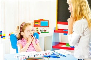 کدام کودکان به گفتار درمانی احتیاج دارند؟
