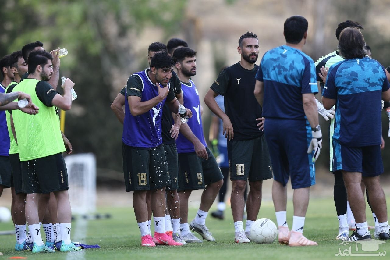 پوشش حاشیه ساز بازیکن استقلال در تمرین