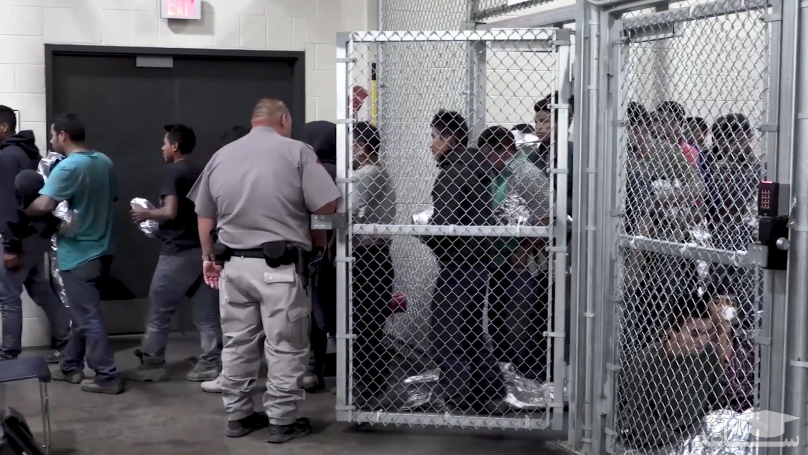 زندانیان مهاجر در درون قفس
