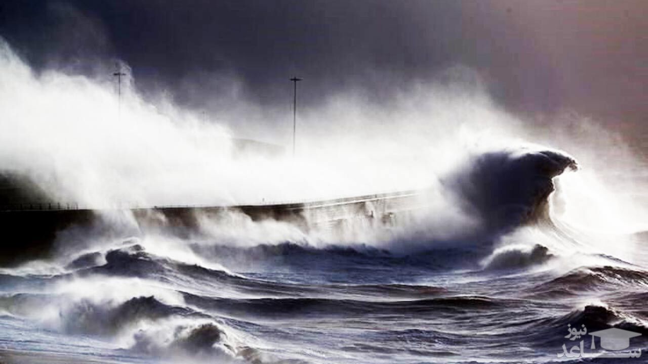 (فیلم) توفان حاره‌ای شدید و افزایش ارتفاع امواج در دریای عمان 