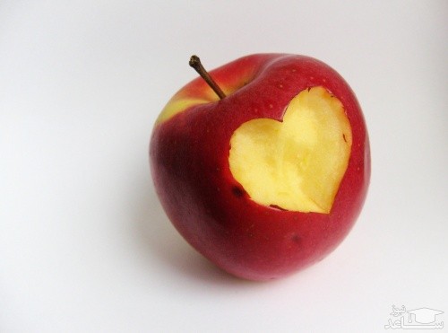 سیب سرخ با طرح قلب