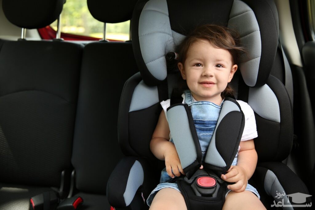 کودک روی صندلی ماشین