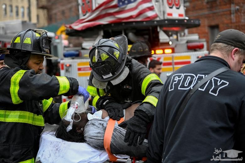 امدادرسانی به مصدومان حادثه آتش سوزی در برجی در شهر نیویورک آمریکا/ رویترز