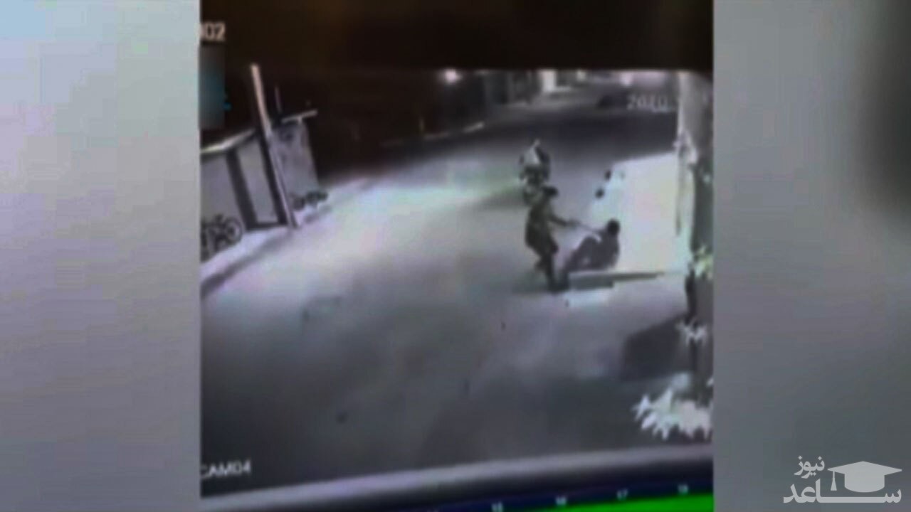 (فیلم) حمله وحشیانه به یک کودک برای سرقت گوشی همراه