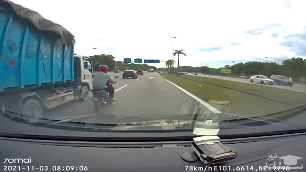 (فیلم) زمین خوردن راکبان موتور بر اثر سقوط برزنت کامیون