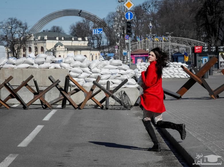 سنگربندی های شهری "کی یف" برای ایجاد مانع در برابر تاانک های روسیه/ رویترز