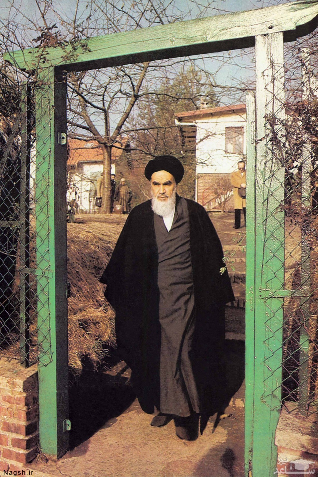 تصاویر زیرخاکی و دیده نشده از زندگی ساده امام خمینی (ره) در نوفل لوشاتو
