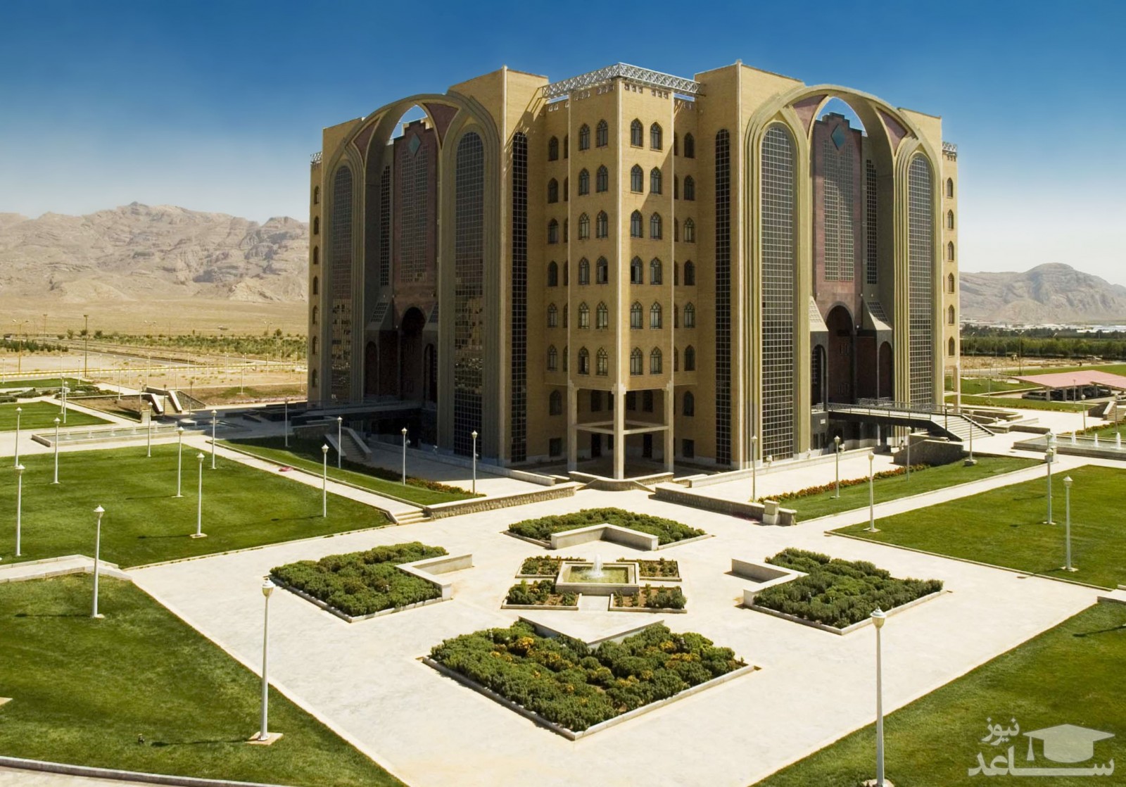 فلاحت‌پیشه: درآمد دانشگاه آزاد به هزار هزار میلیارد تومان می‌رسد