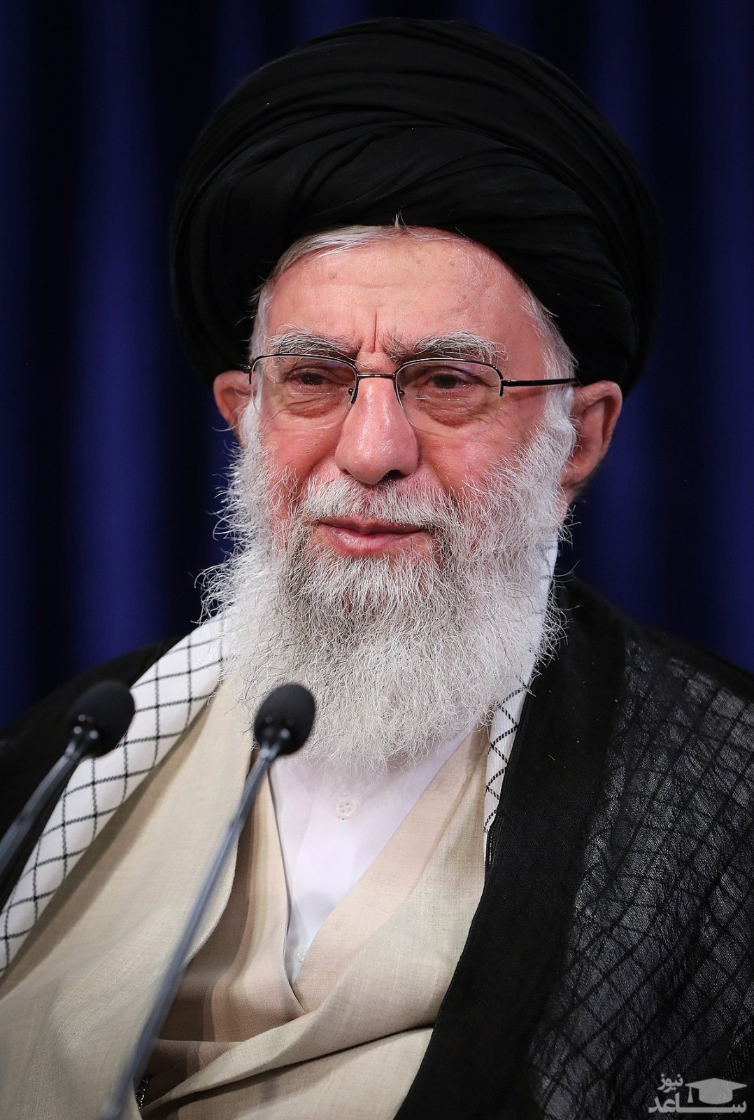 (فیلم) گفتگوی صمیمانه رهبر معظم انقلاب با دختر و پسر بدحجاب