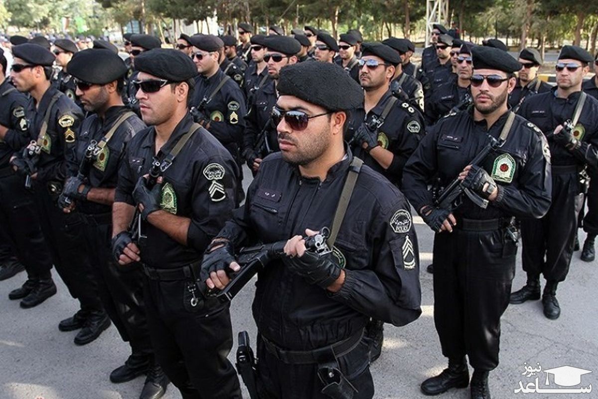 کمک‌رسانی یگان ویژه به مردم گرفتار در برف + فیلم