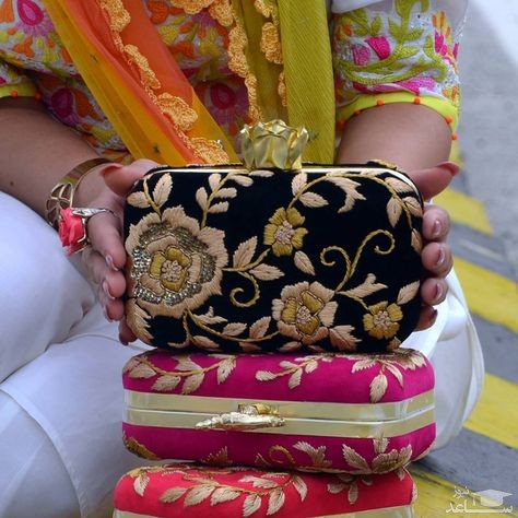 کیف های زنانه گلدوزی شده